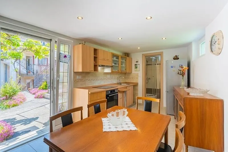 Studio Apartment In Cres With Terrace, Air Condition, Wifi, 5205-3
