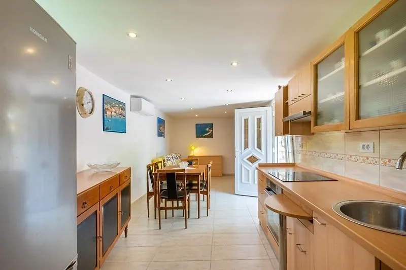 Studio Apartment In Cres With Terrace, Air Condition, Wifi, 5205-3