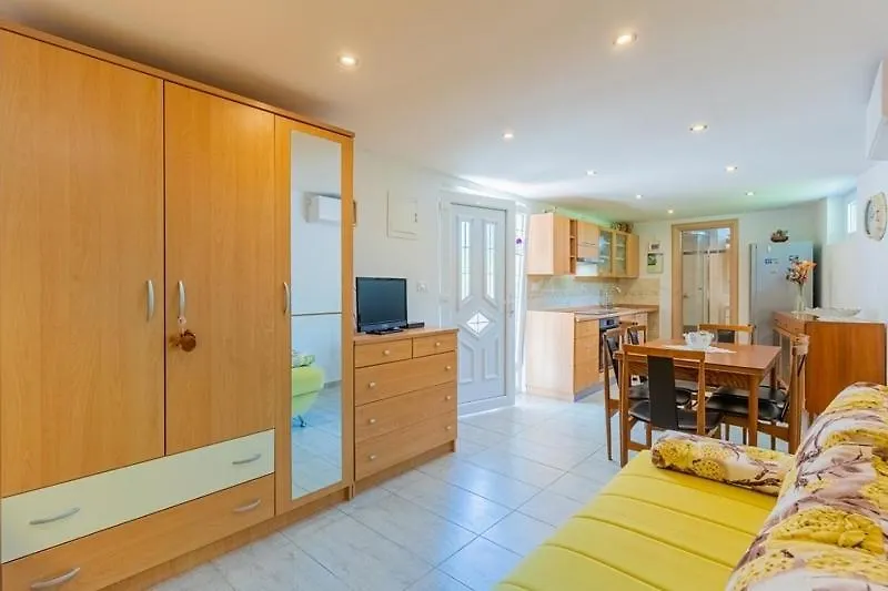 Studio Apartment In Cres With Terrace, Air Condition, Wifi, 5205-3