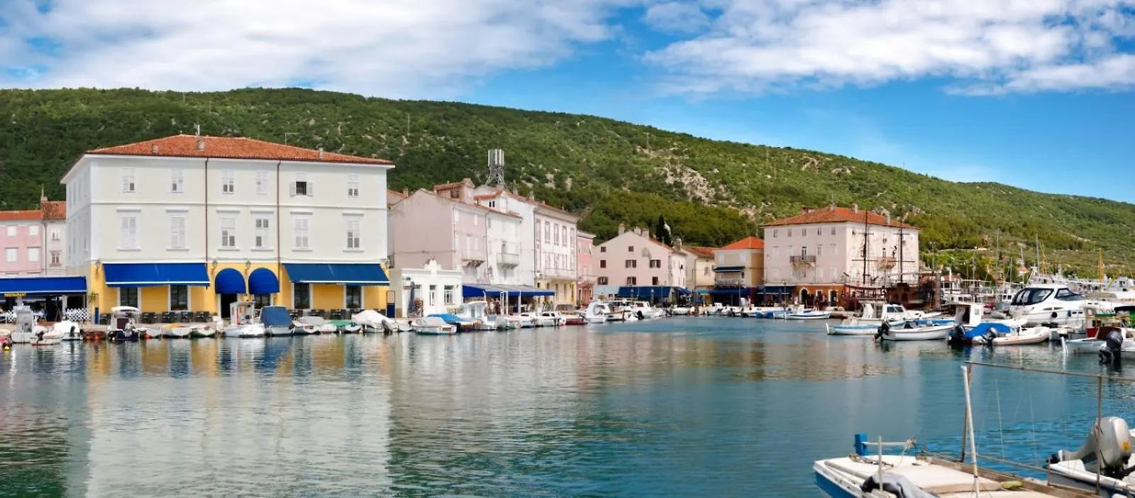 Studio Apartment In Cres With Terrace, Air Condition, Wifi, 5205-3